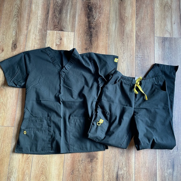 Black size small wink scrub set - Picture 2 of 5